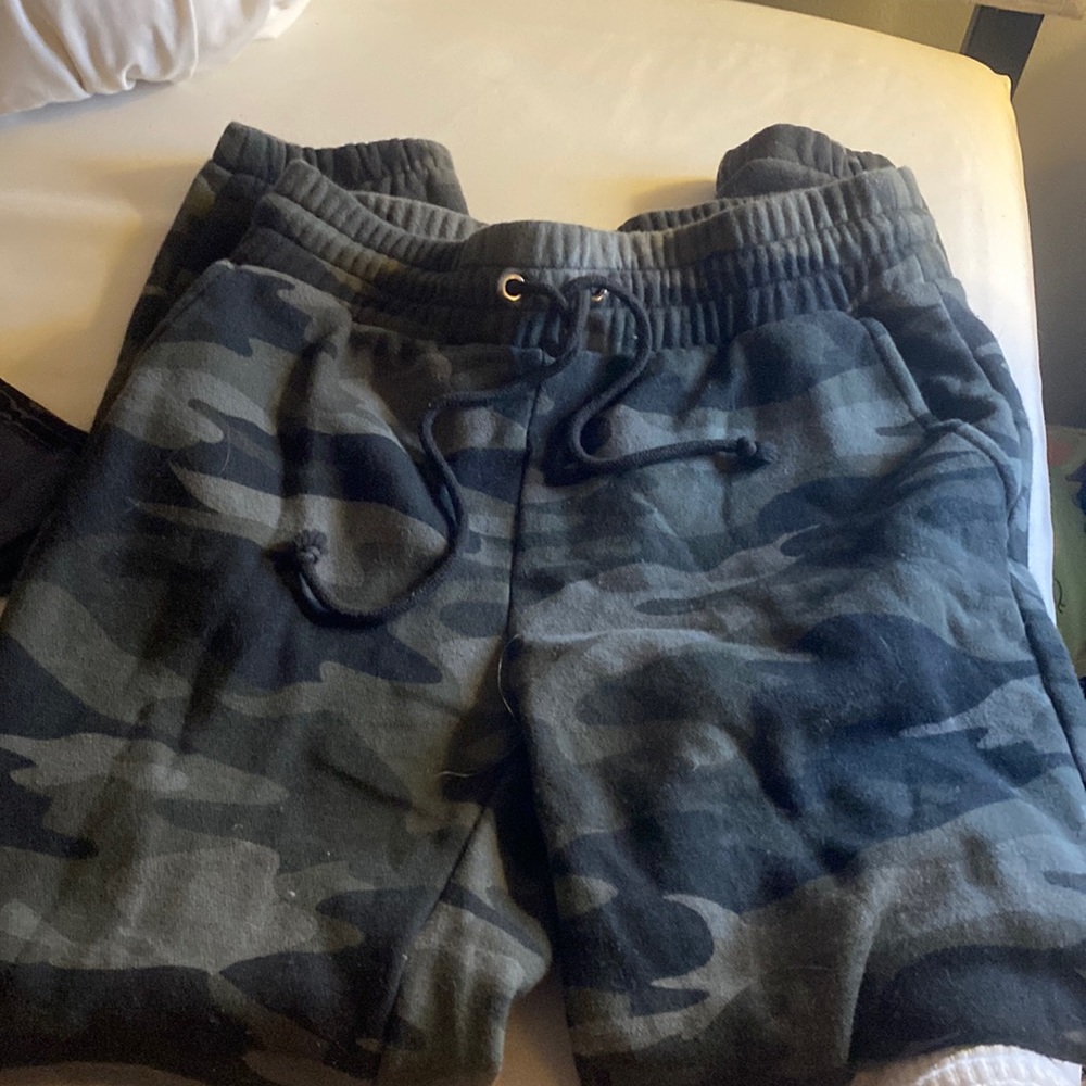 Wild fable green camo sweatpants/joggers